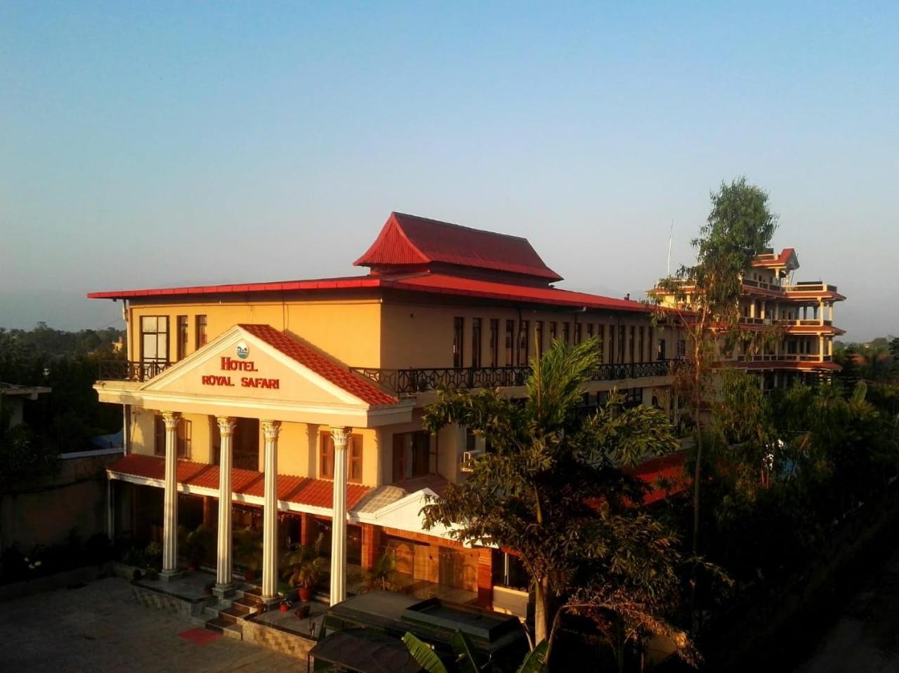 Hotel Royal Safari Sauraha Luaran gambar