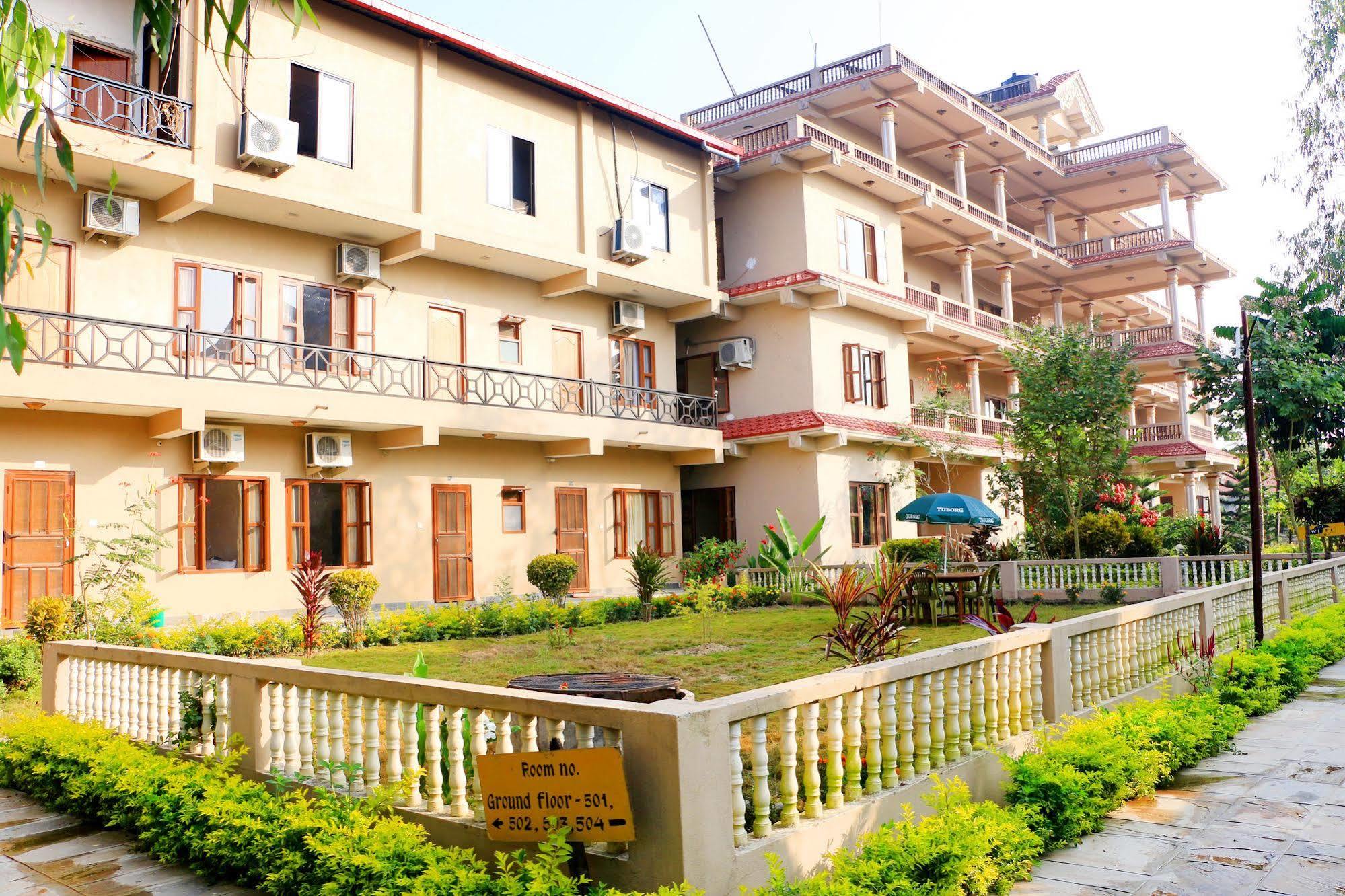 Hotel Royal Safari Sauraha Luaran gambar